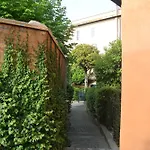 The Palatine Garden Apartment